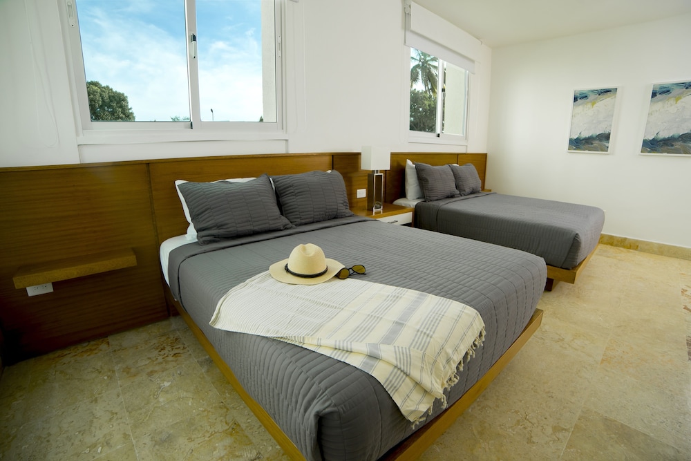Panoramic Condo, Beach View, Beachside photo 1