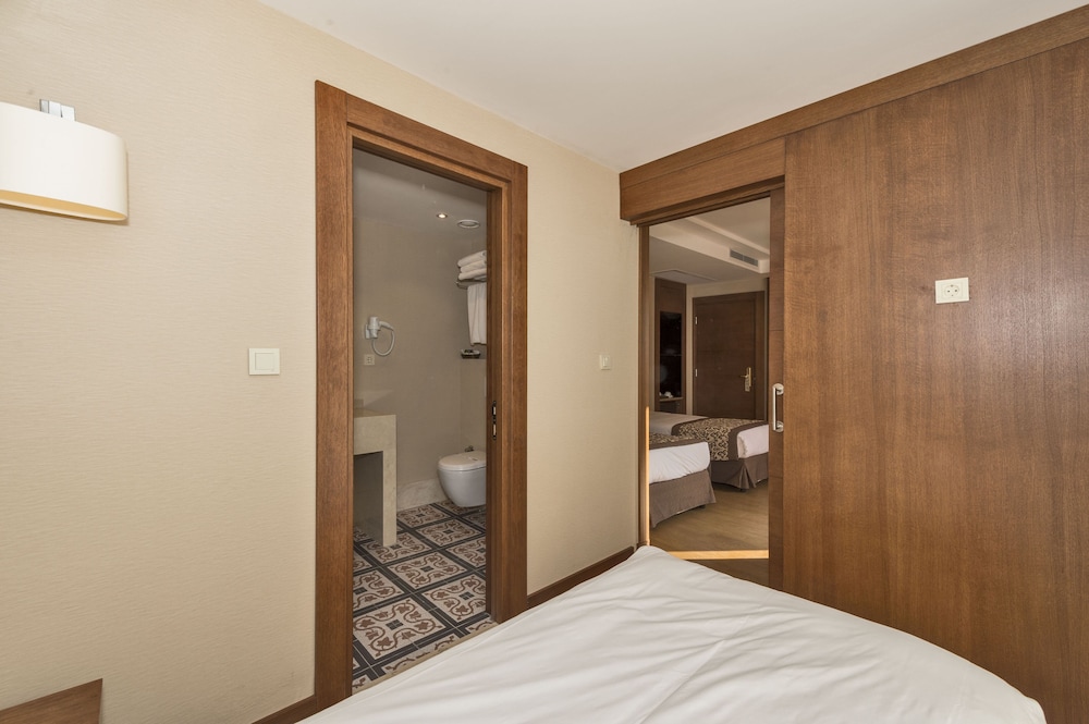 Family Triple Room, 2 Bedrooms photo 2