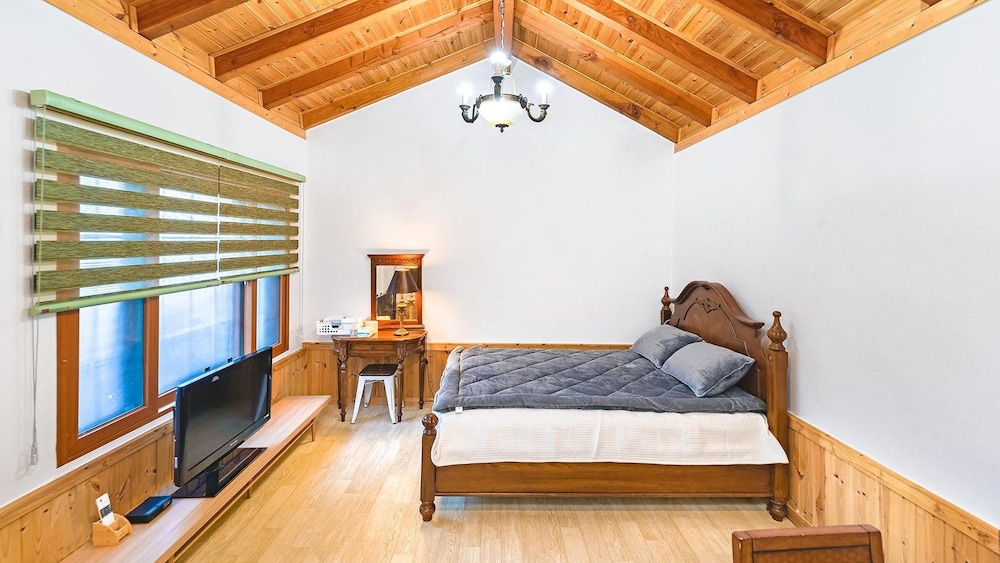Basic Room, 1 Bedroom (103(PET)) - Photo 4
