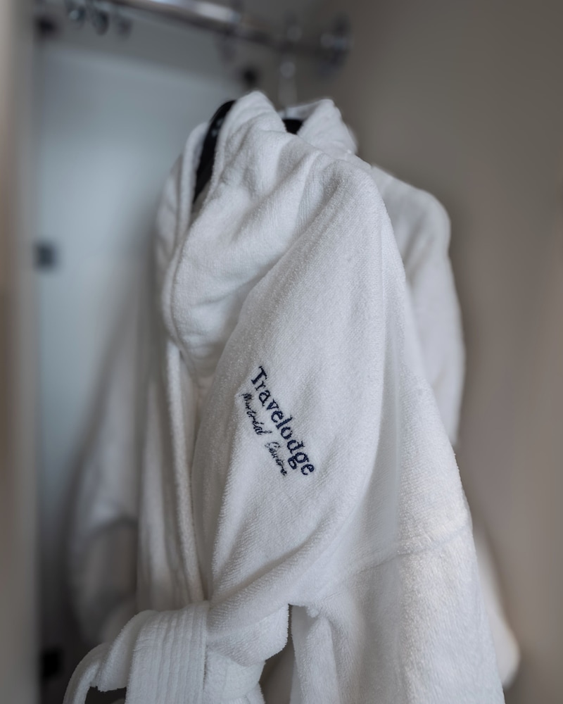 Suite, 1 King Bed, Non Smoking - Photo 5