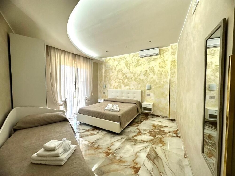 Family Townhome, Non Smoking, Private Bathroom