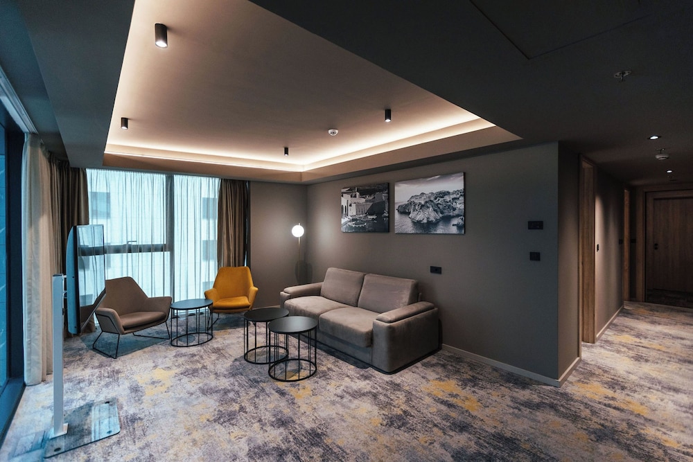 Senior Suite