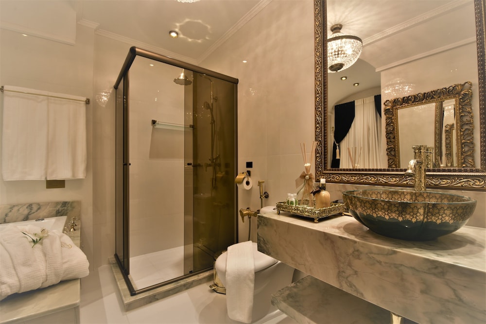Deluxe Suite, Jetted Tub (Majestic)