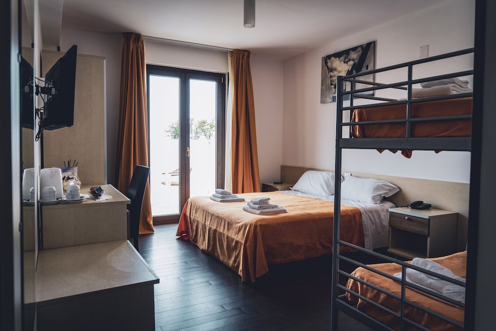 Deluxe Zimmer, Mehrere Betten, Privates Badezimmer, Gartenblick