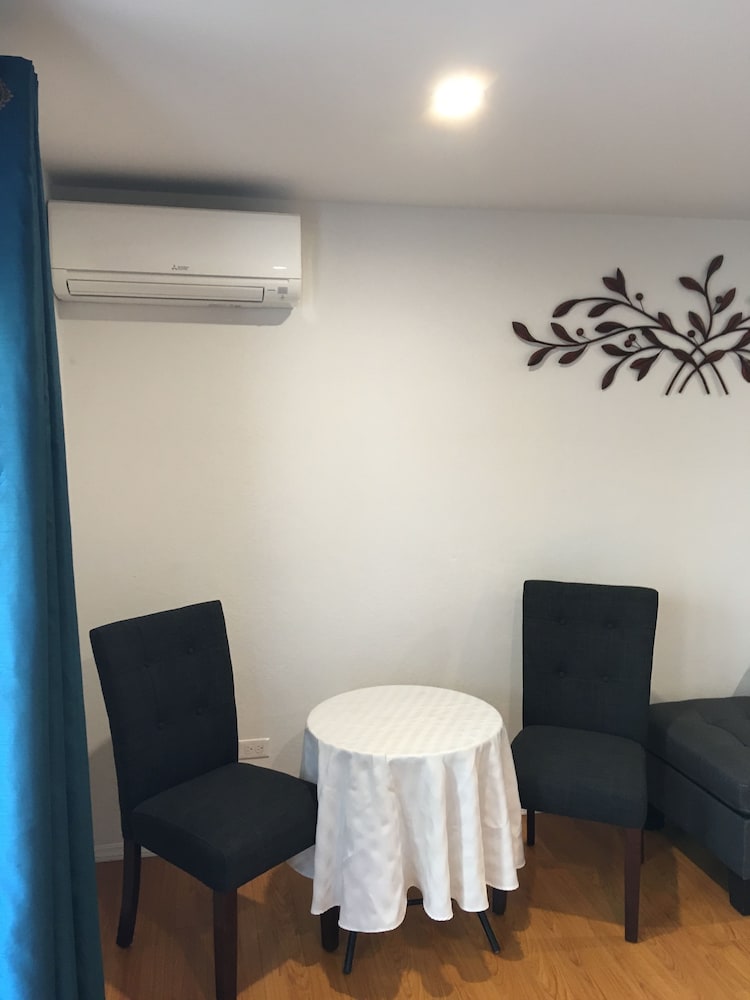 Basic Double Room Single Use, 1 Queen Bed, Kitchenette photo 3