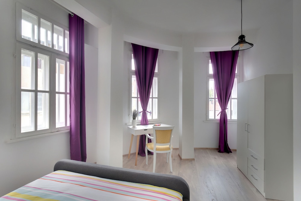 Deluxe Double Room, 1 Queen Bed, City View photo 2