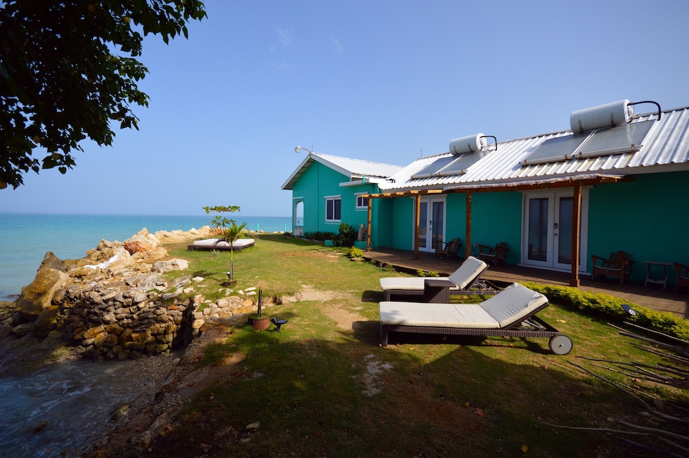 Deluxe Room, 1 King Bed, Patio, Ocean View