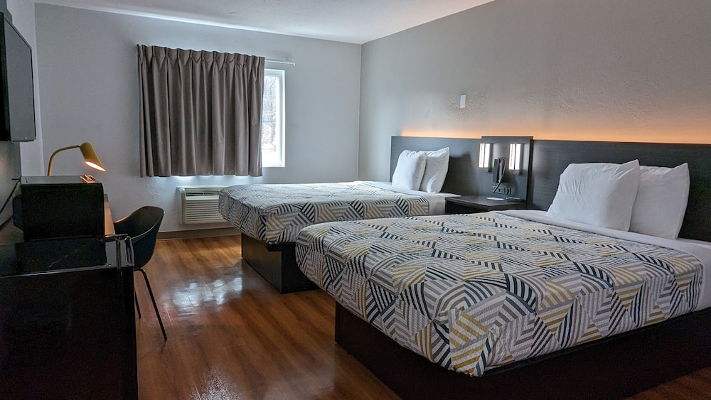 Premium Room, 2 Queen Beds, Non Smoking, Refrigerator photo 3