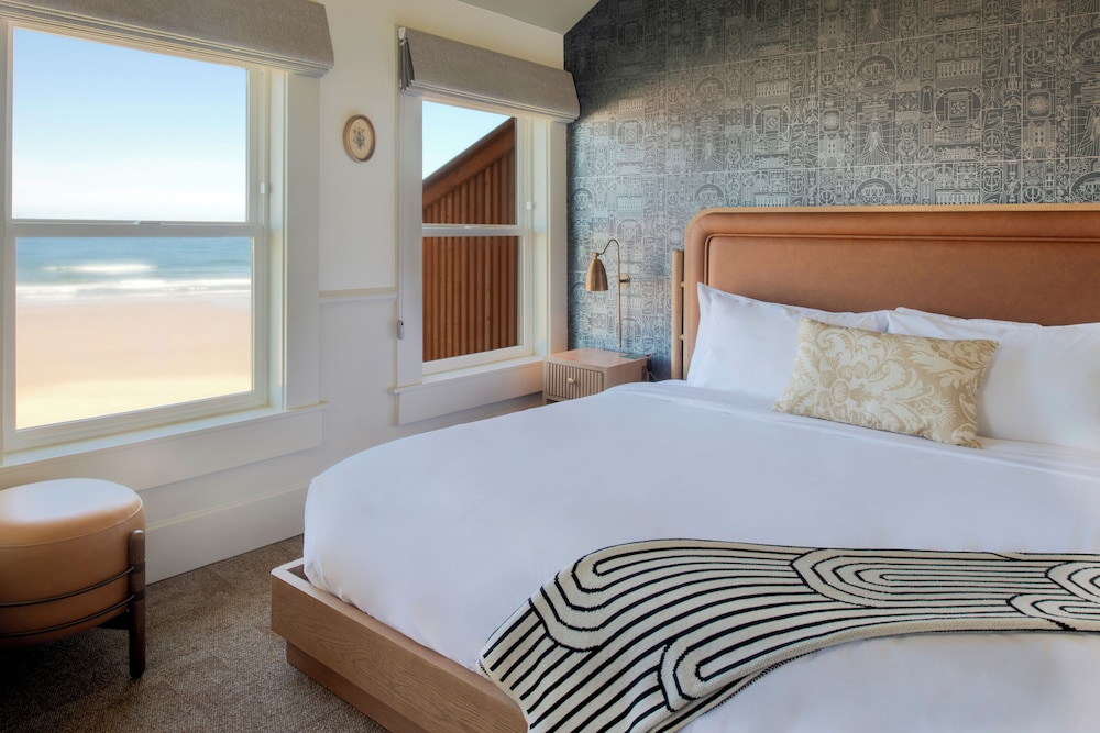 Romance-Oceanfront King Suite photo 1