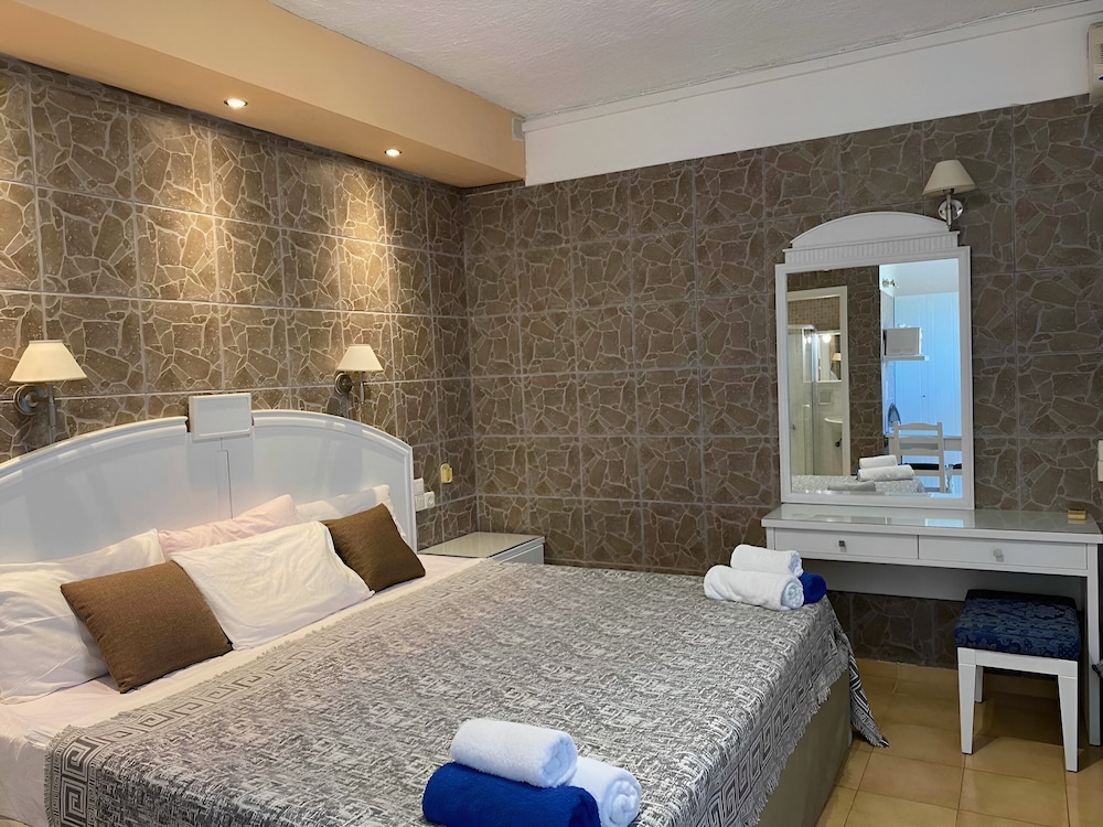 Deluxe Double Room photo 2