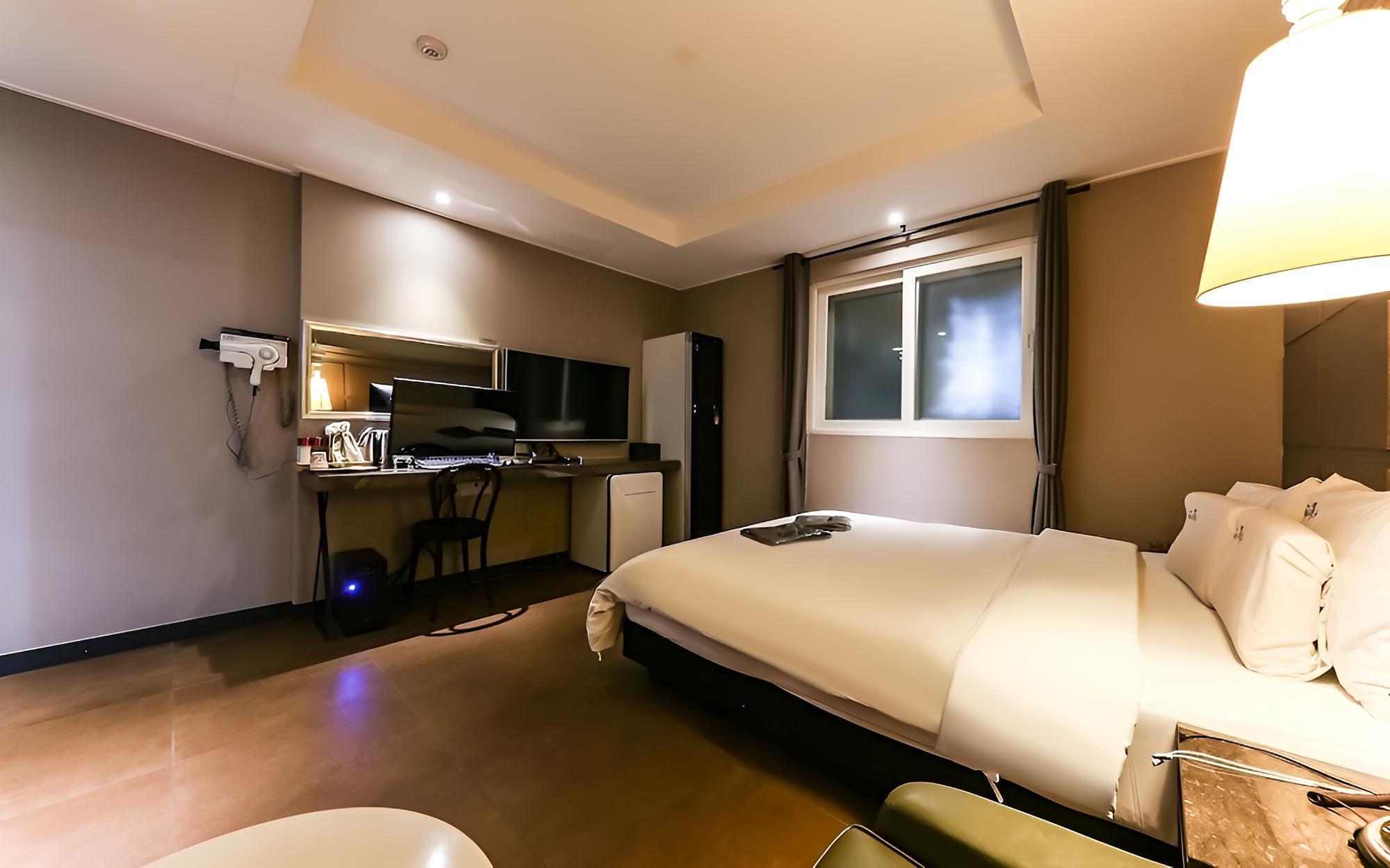 Room (Premium Movie Room (up to KRW 5000 di) - Photo 2