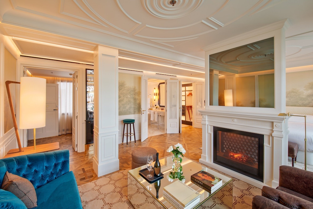 Divine Suite Terrace Velazquez View (Single Use) - Photo 1
