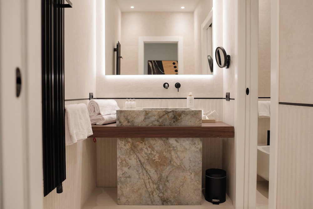 Superior Double or Twin Room, City View photo 2