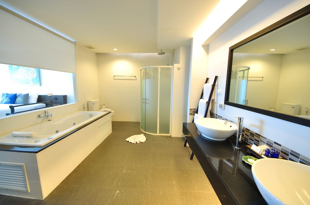 Suite - Photo 2