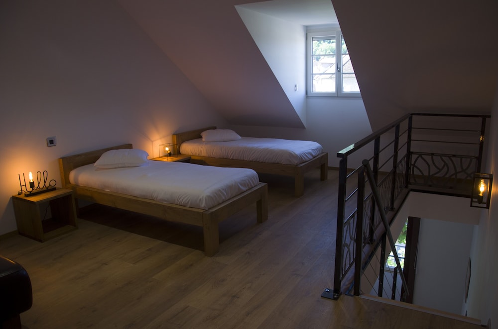 Family Duplex, Ensuite - Photo 9