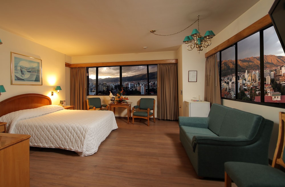 Junior Studio Suite, 1 King Bed, City View