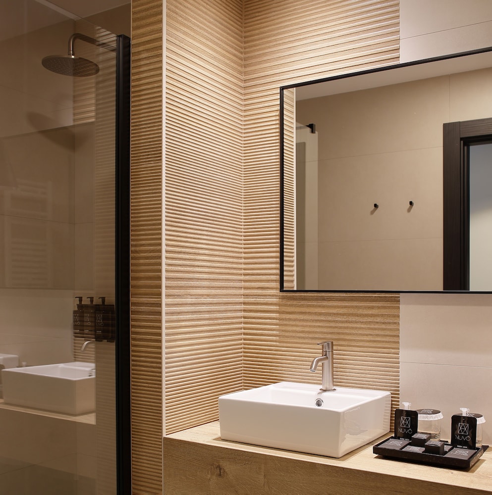 Standard Double Room - Photo 9