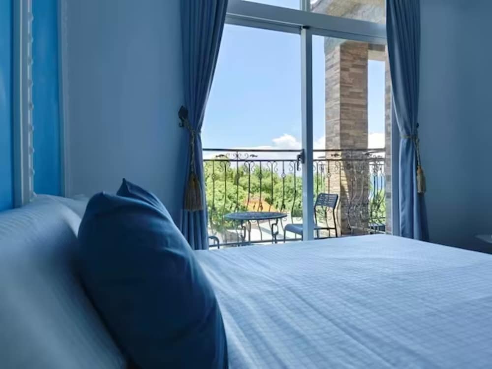 Quadruple Room with Mountain View and Balcony photo 3