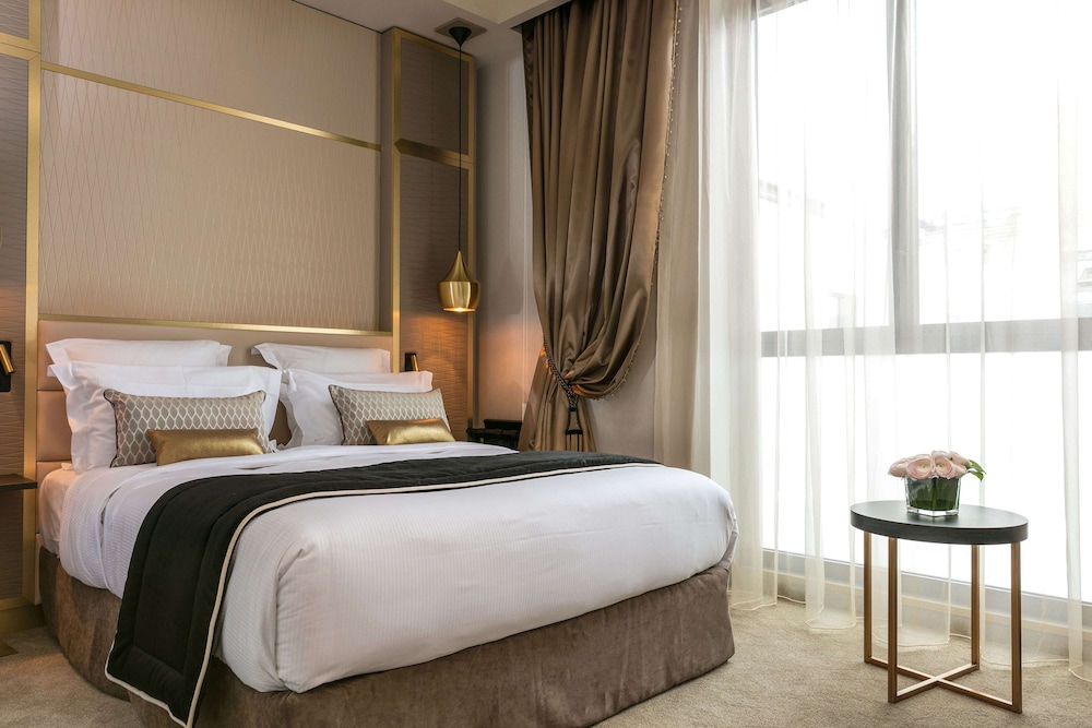 Queen Accessible Guest Room