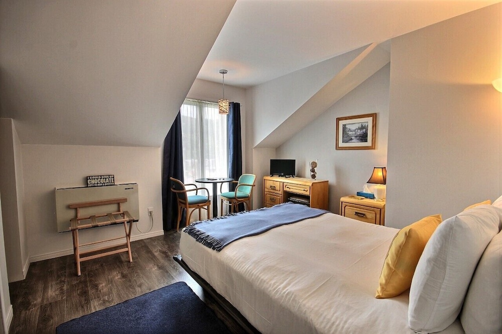 Classic Room, 1 Queen Bed photo 2
