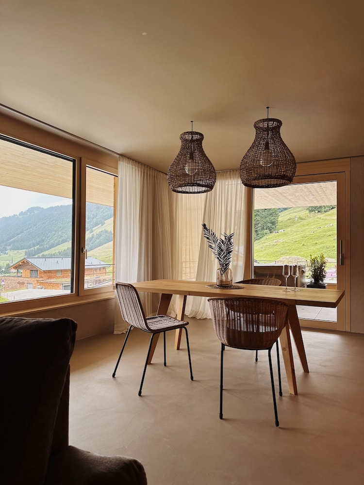 Luxury Condo, 2 Bedrooms, Hot Tub, Mountainside photo 2