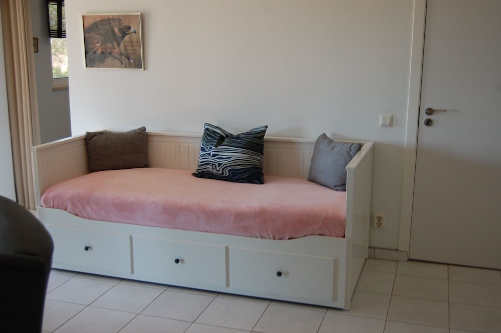 Charming 3-bedroom Villa With Wifi and Central Heating in Beautiful Santa Bárbar, 写真 15