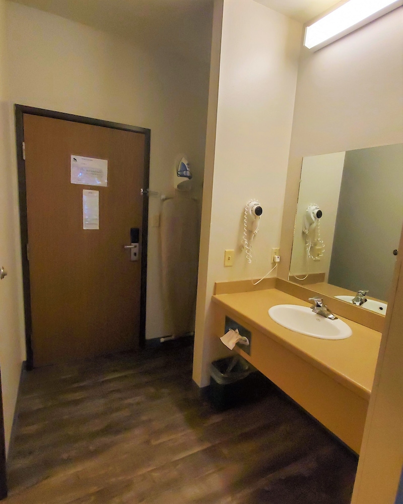 Room, 2 Queen Beds, Accessible, Non Smoking photo 2