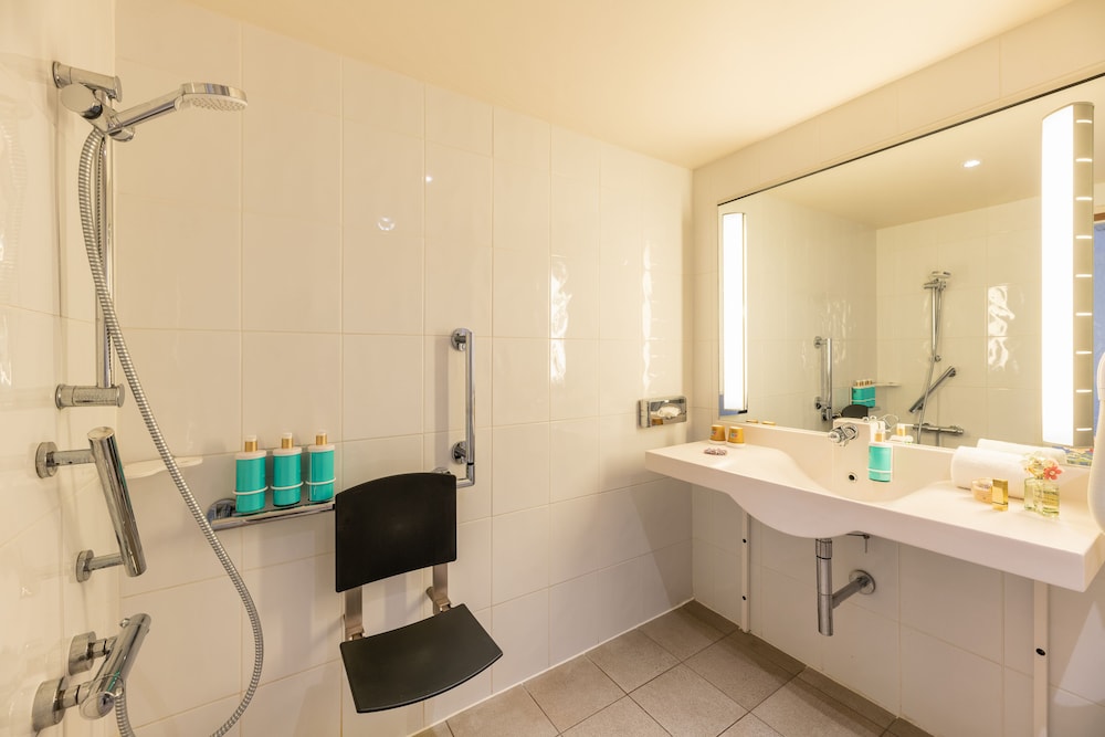 Double Room, Accessible, Non Smoking (Disability) - Photo 5