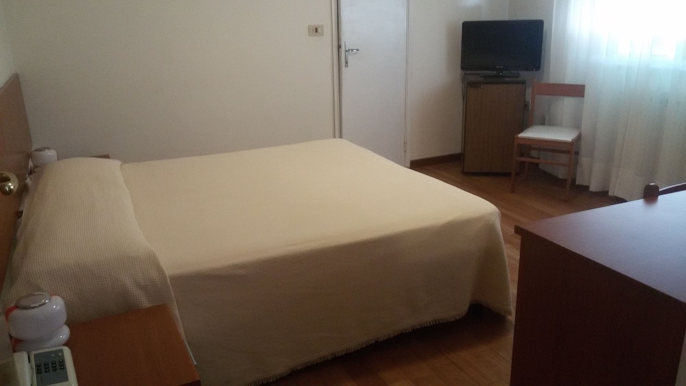 Basic Double Room - Photo 7