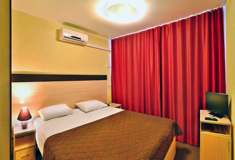 Standard Double or Twin Room photo 3