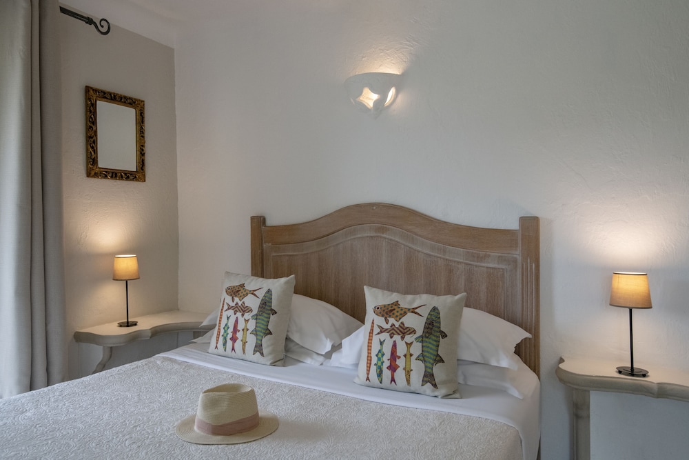 Deluxe Double Room - Photo 10