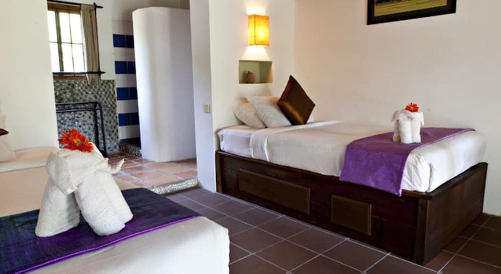 Superior Bungalow, 2 Twin Beds photo 3