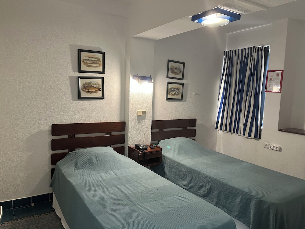 Standard Twin Room, 2 Twin Beds - Photo 1