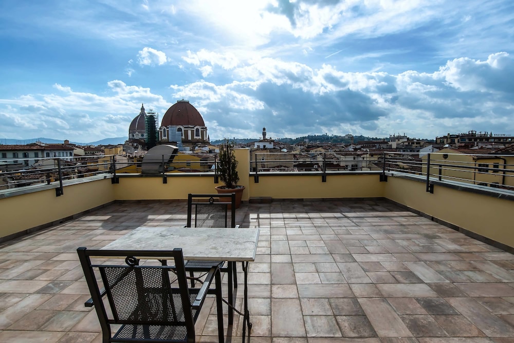 Suite with view and Jacuzzi photo 2