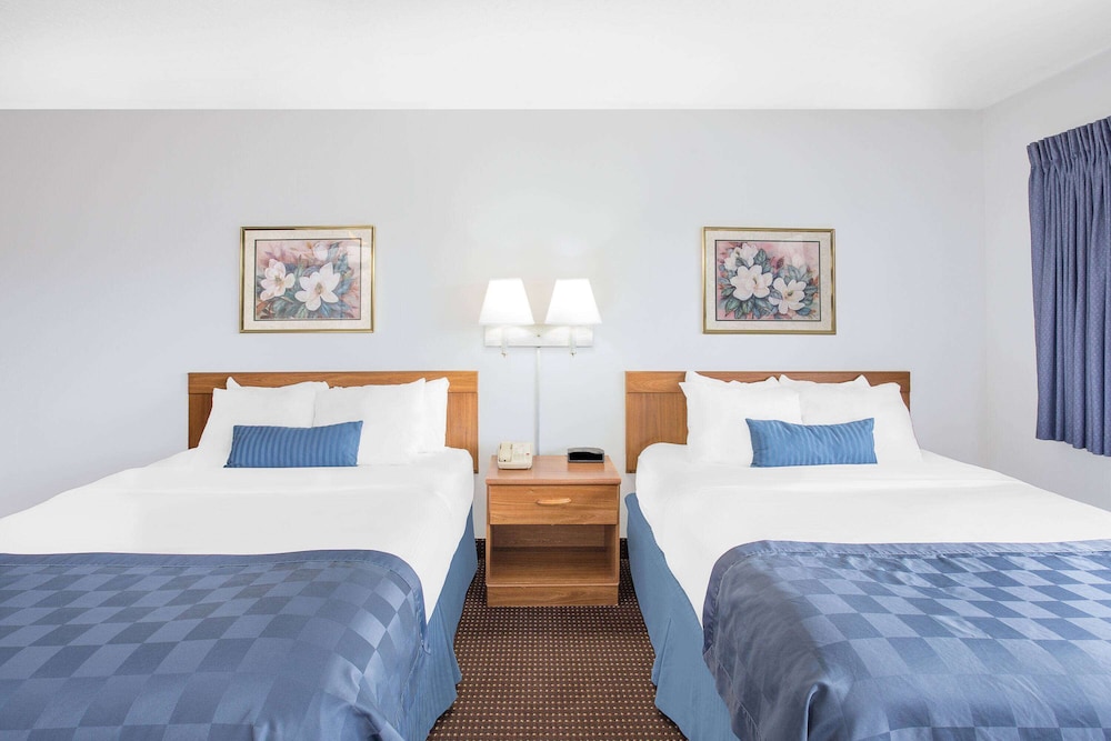 Premium Room, 2 Queen Beds, Hot Tub (2nd Floor) photo 2