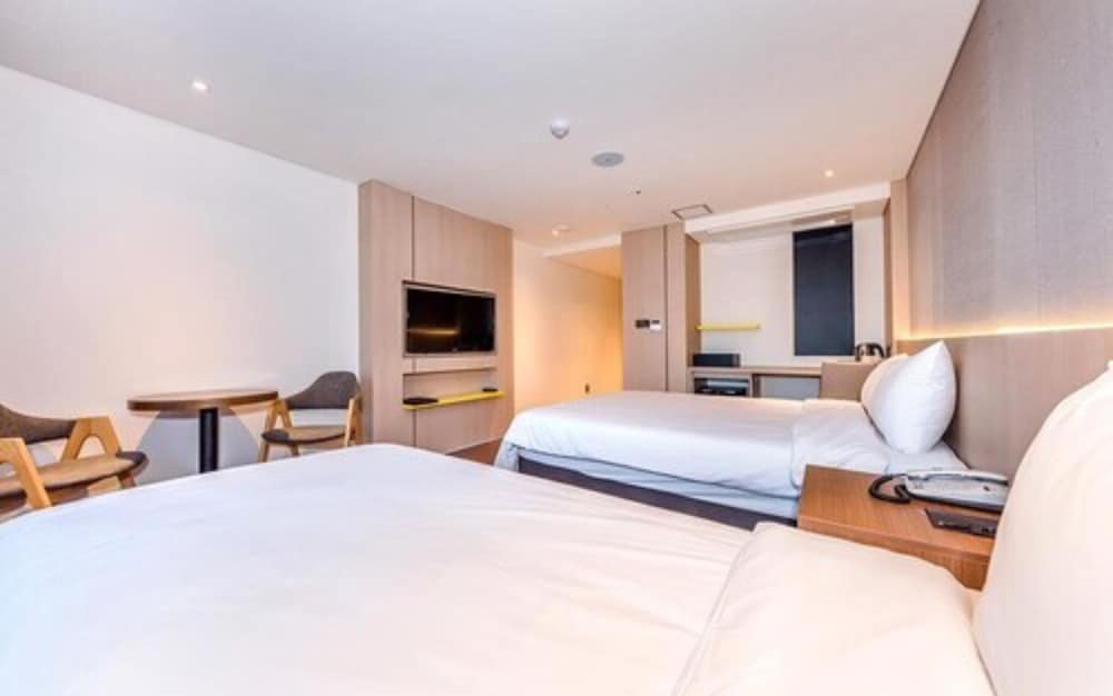 Deluxe Twin Room - Photo 2