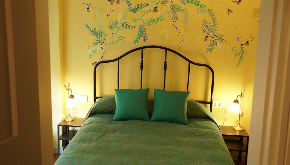 Yellow Mimosa Room photo 2