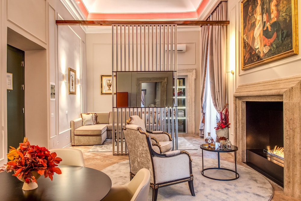 Luxury Suite, 1 King Bed with Sofa bed, City View
