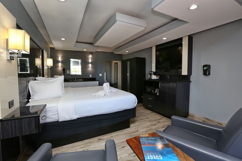 Deluxe Room, 1 King Bed, Bay View photo 2