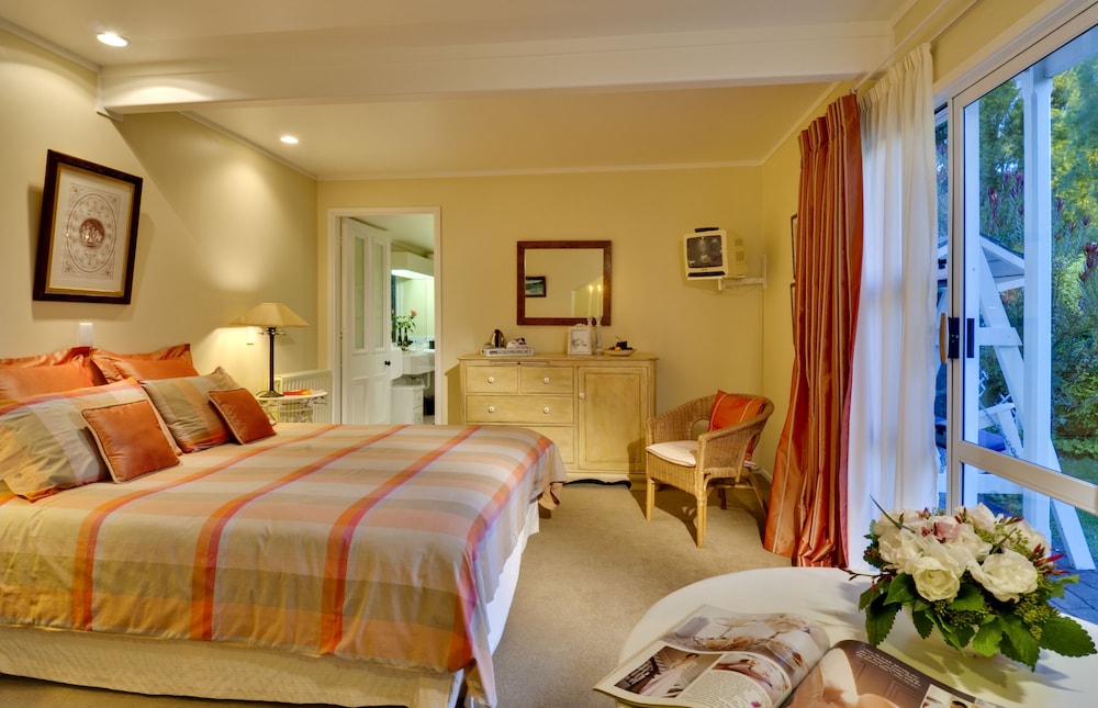 Comfort Double or Twin Room, 1 Bedroom, Refrigerator, Garden View photo 3
