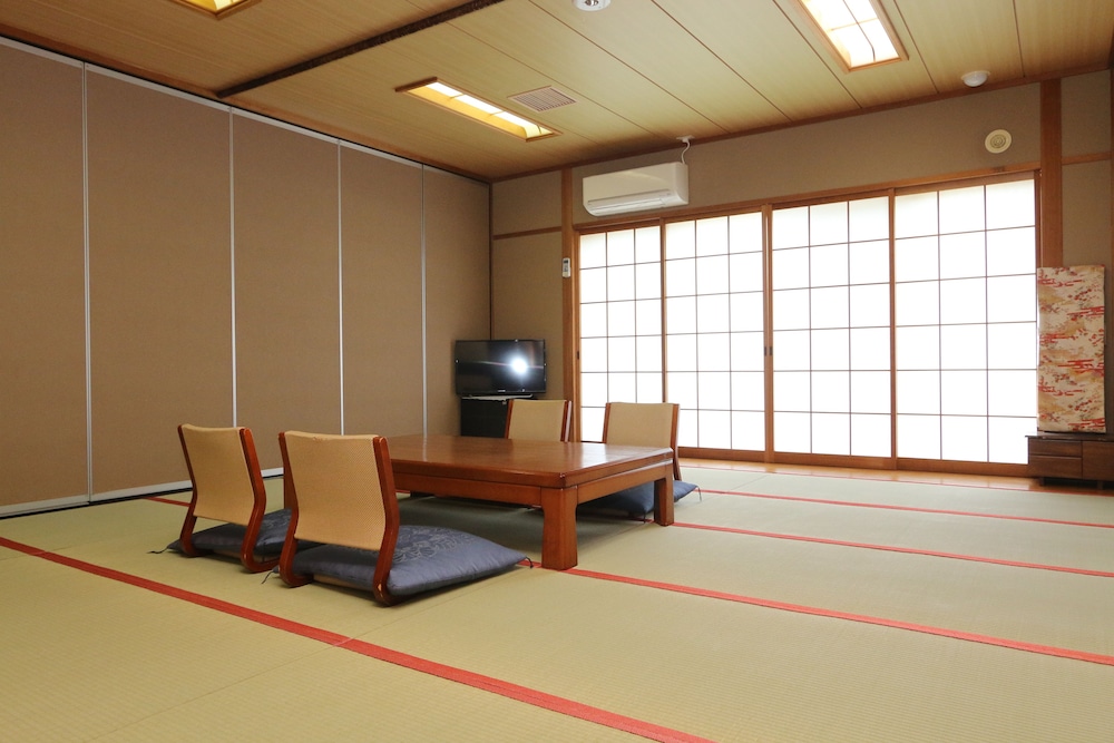 Guestrooms On 2f (202-204)