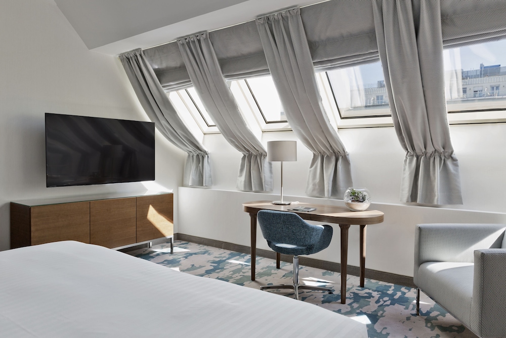 Club Suite, 1 Bedroom - Photo 3