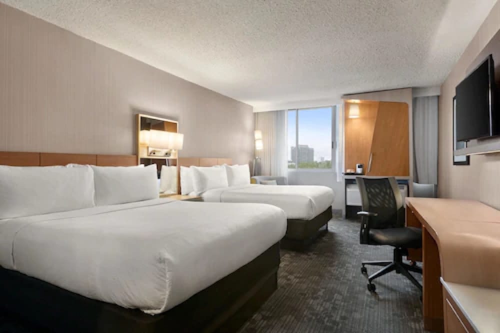 Deluxe Room, 2 Queen Beds (Skyline View) - Photo 2