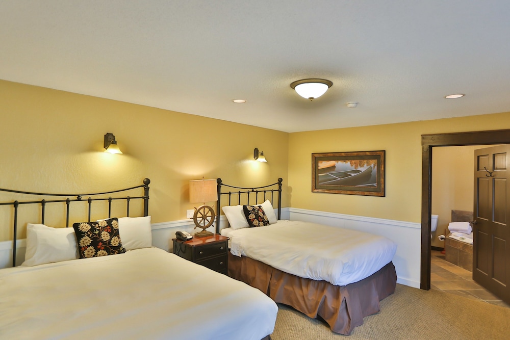 Deluxe Room, Multiple Beds, Lake View