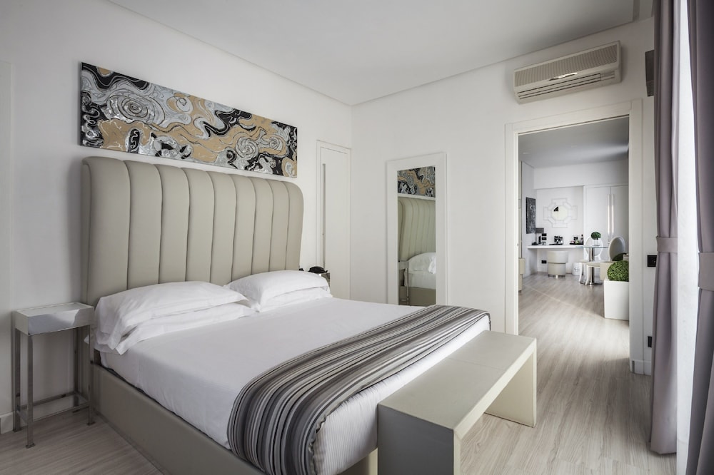 Luxury Suite - Photo 3