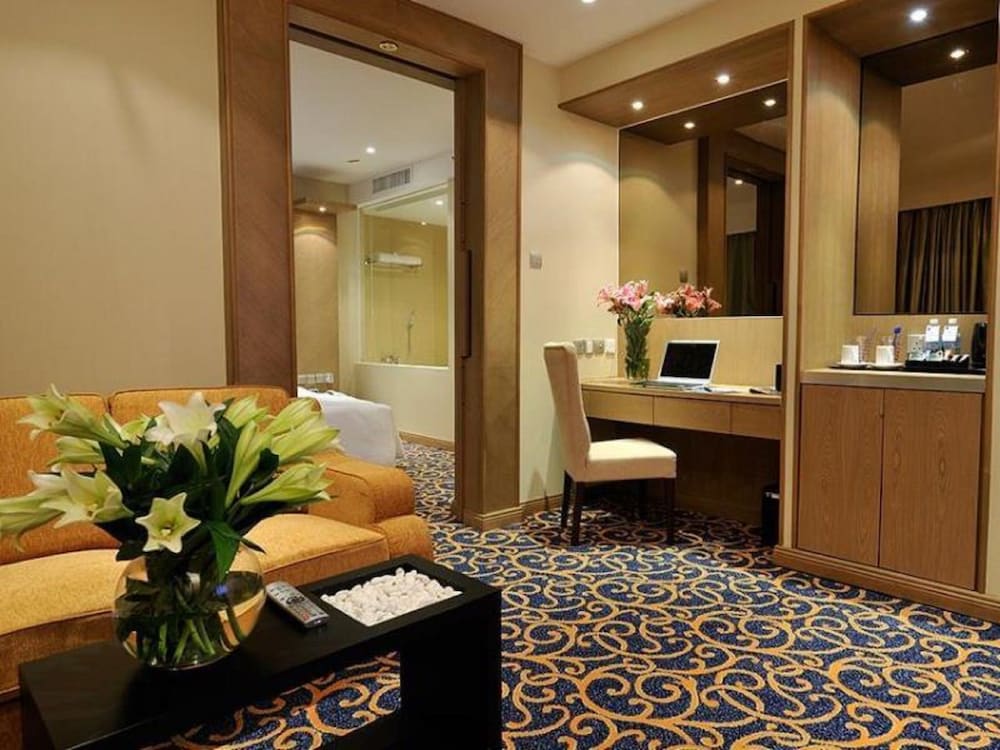 Suite - Photo 2
