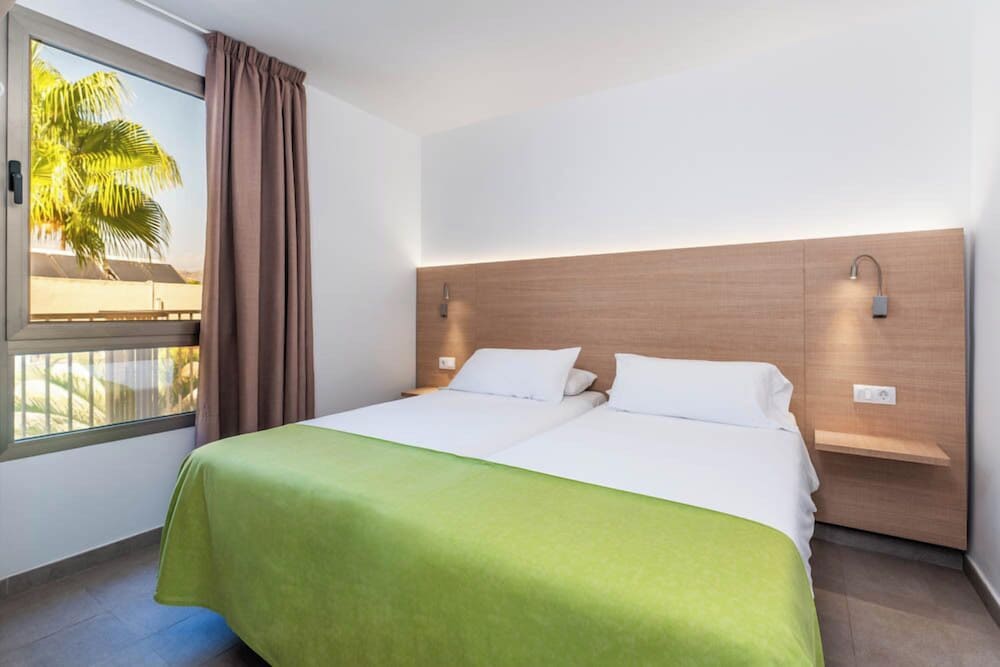 Apartamento Clásico de 1 Dormitorio con Balcón-Buganvilla-3 Adultos +18 Años