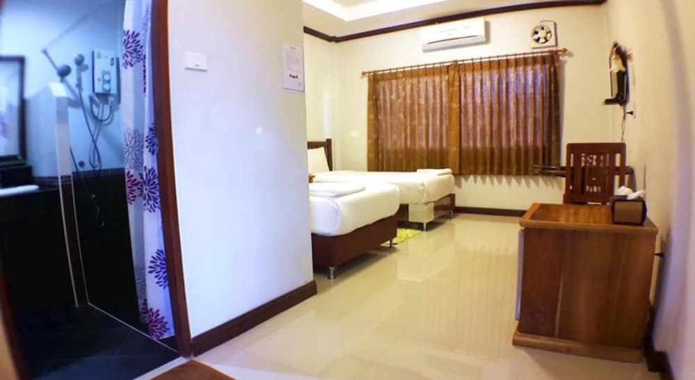Standard Twin Room, 2 Twin Beds, Non Smoking photo 3
