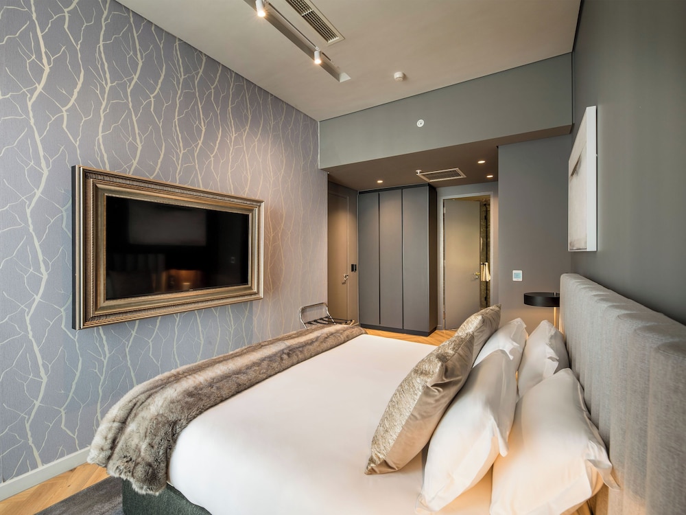 Executive Suite - Photo 3