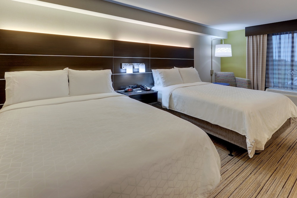 Standard Room, 2 Queen Beds - Photo 4